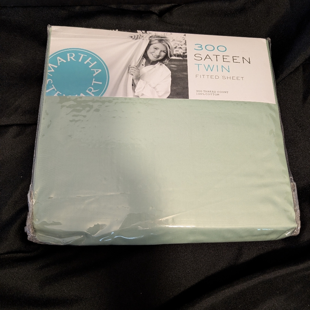 Martha Stewart Sateen Twin Fitted Sheet in Soft Green - Picture 2 of 6